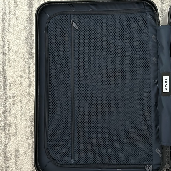 Away The Bigger Carry On in Cloud Gray brand new - Picture 8 of 15